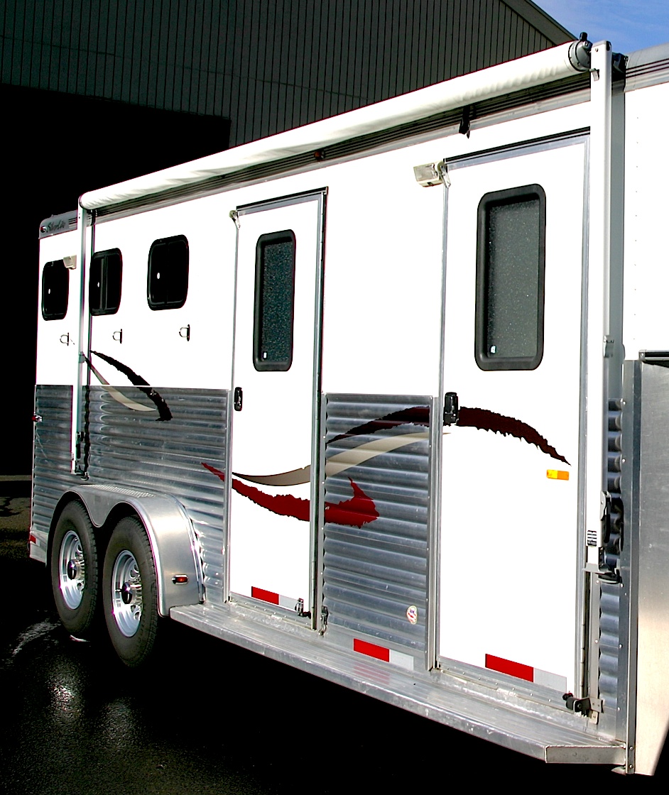 Silverlite aluminum horse trailer after cleaning with Silver BritePlus MX